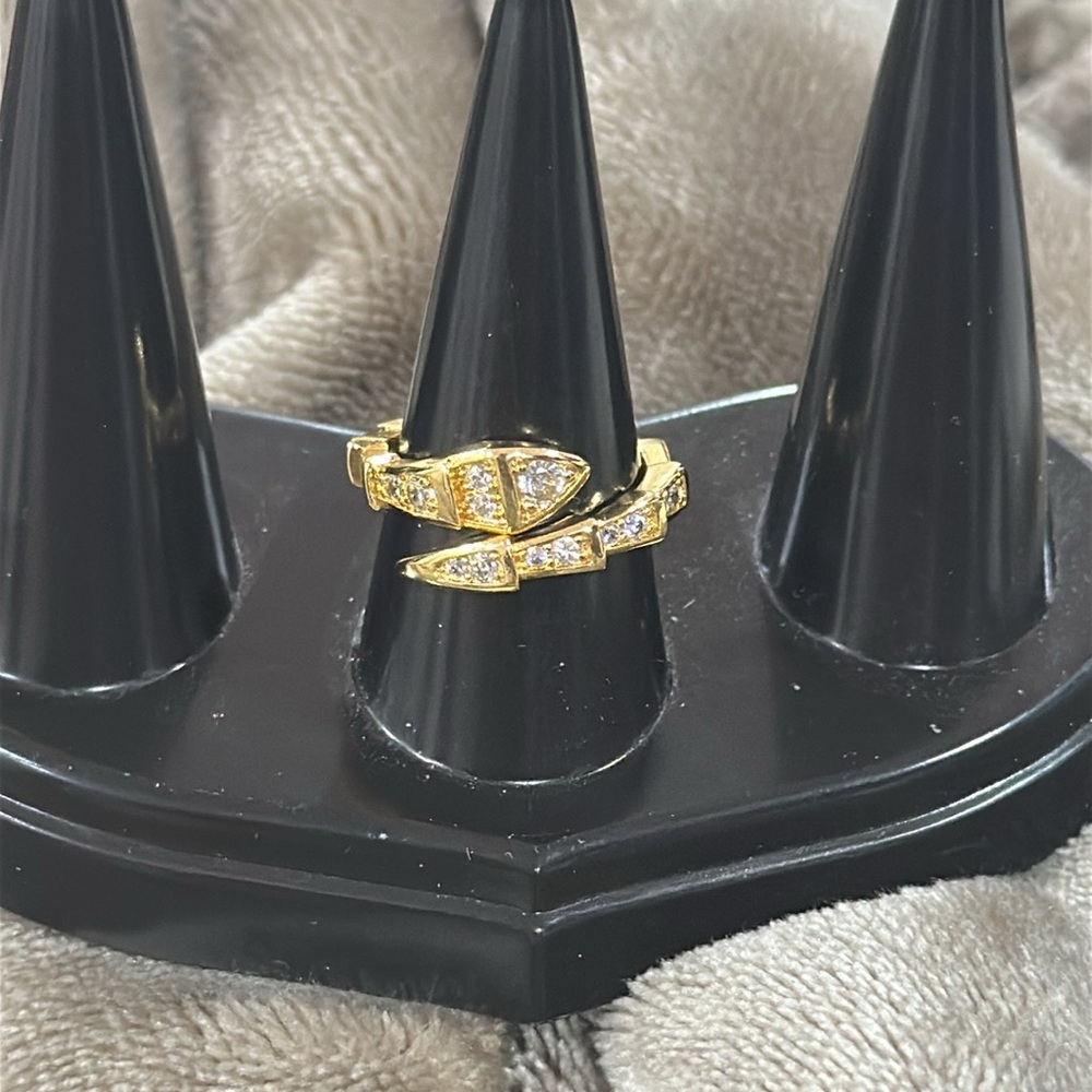 Beautiful s925 stamped snake ring with diamonds